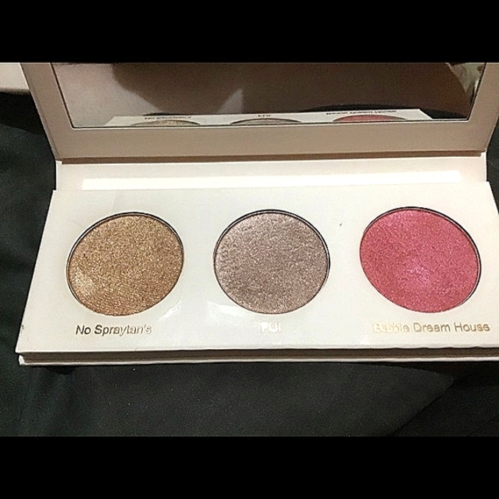 Basic beauty glowy AF wet glow blush pallet